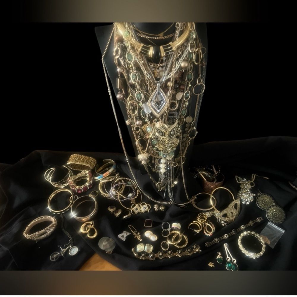 1 LB Vtg costume Jewelry Lot~ HIGH END Silver Gold, Pearls, Rhinestones Bling - Picture 7 of 12